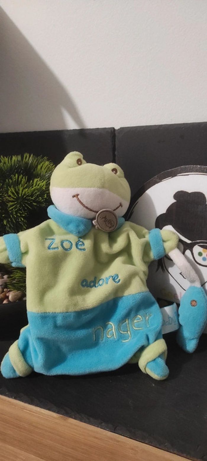 doudou marionnette grenouille Zoé adore nager baby nat bn698 classique poisson vert bleu