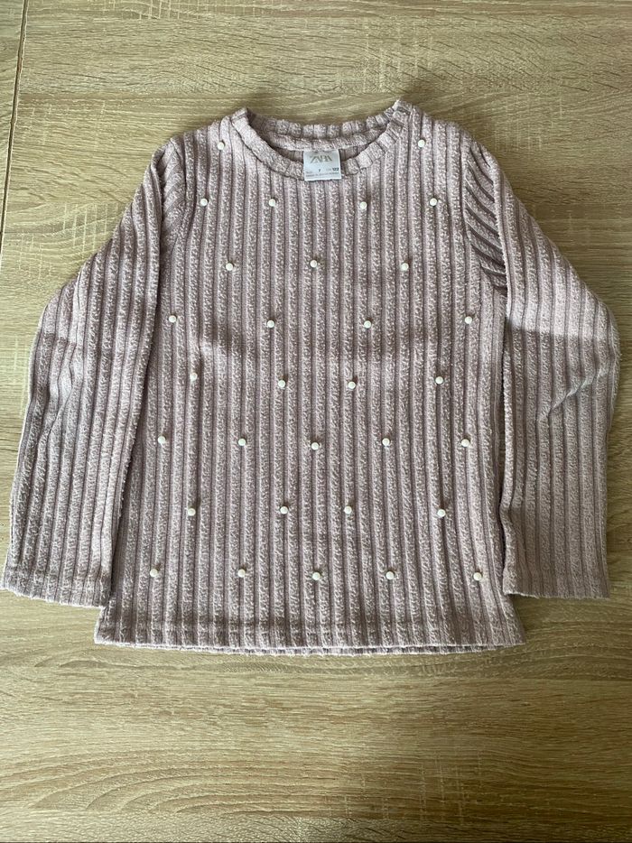 Pull à perles . Zara