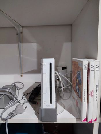 Console Wii +3 jeux + 4 volants