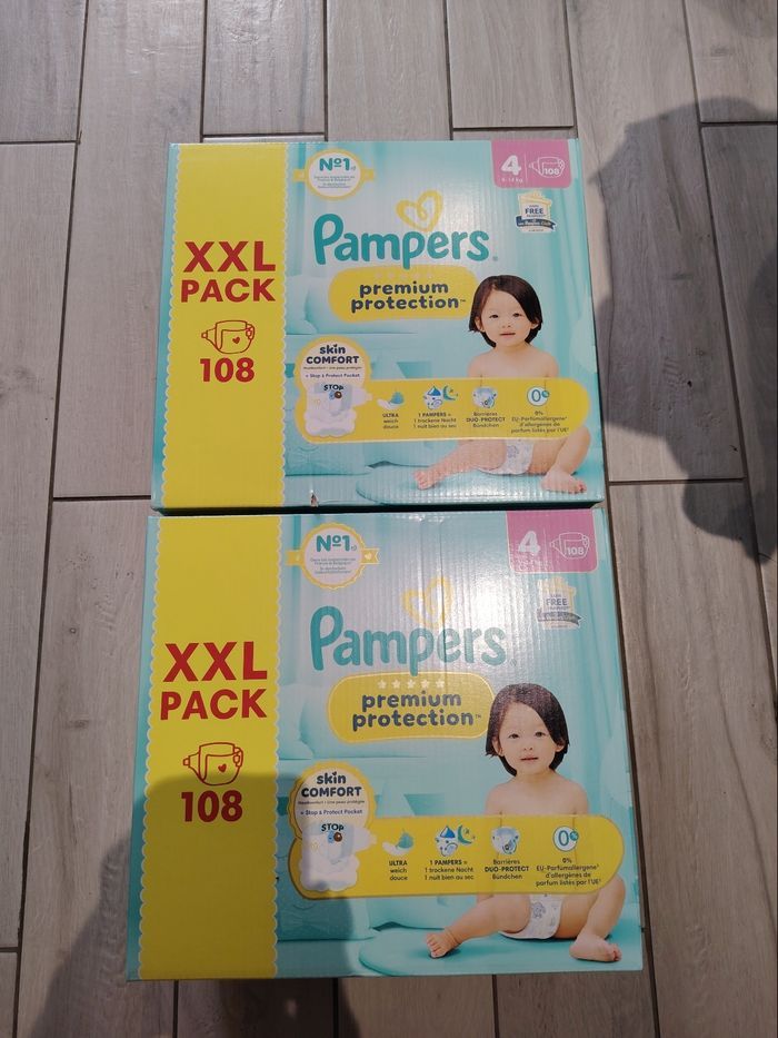 216  couches Pampers premium protection taille 4