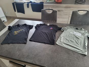 Lot de tee shirt nike enfant