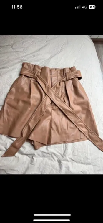 short zara simili cuir marron camel