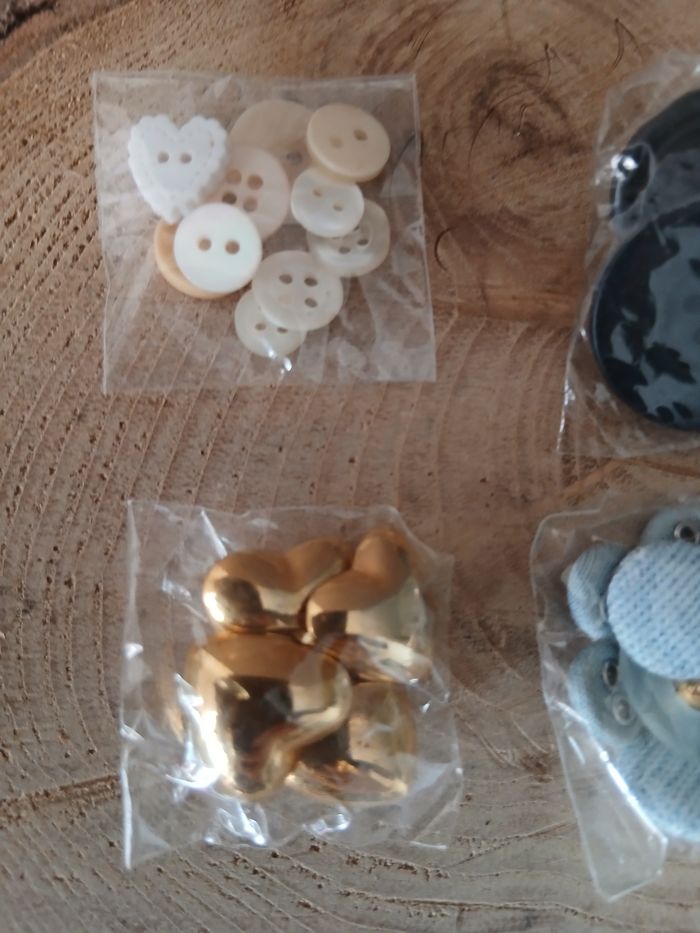 Lot de 4 sachets de boutons - photo numéro 2