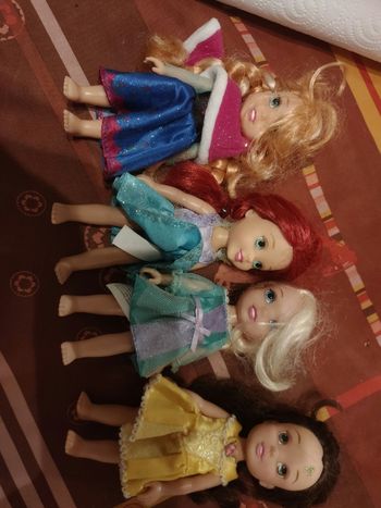 Mini poupées disney