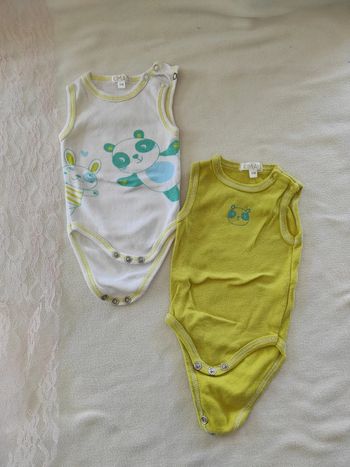 Lot de 2 bodys sans manche 3 mois