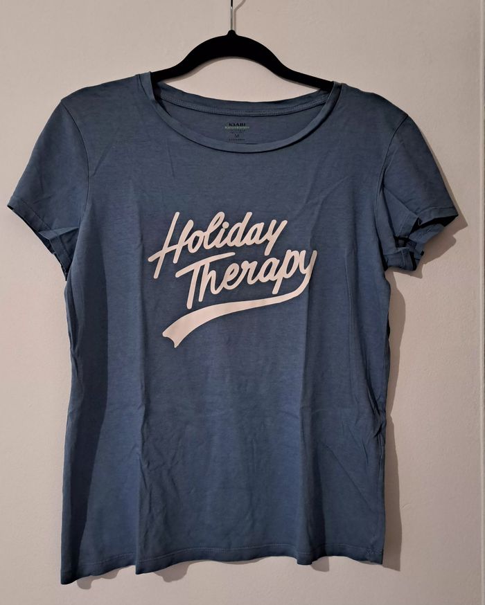 T-shirt bleu clair avec écriture blanche