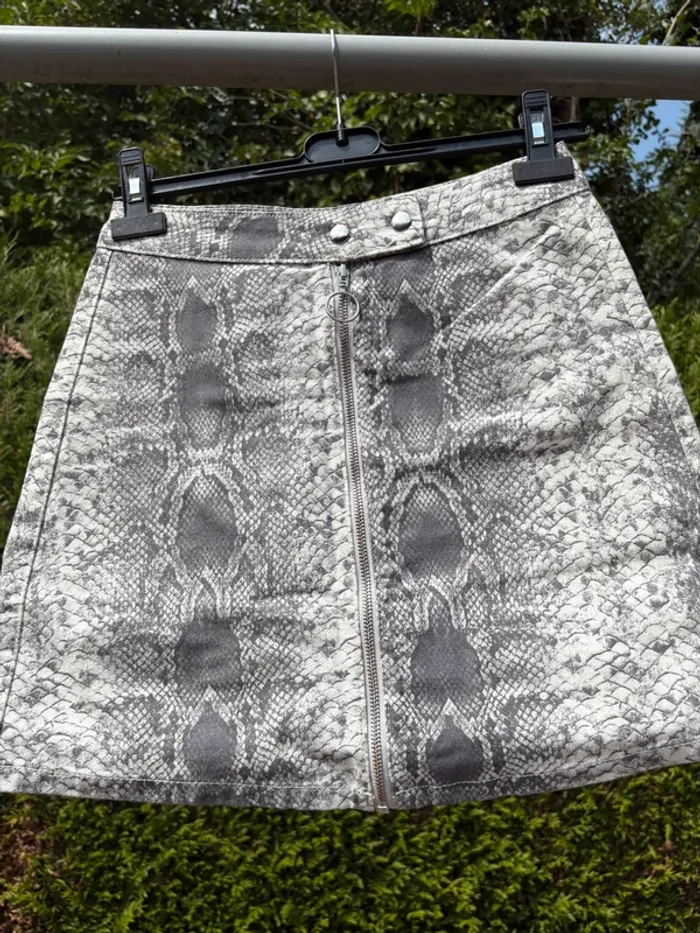 Jupe en jean imprimé python gris et blanc – Marque New Look