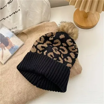 bonnet noir pompom femme