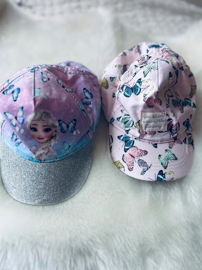 Lot de 2 casquettes reine des neiges et autre 2-4ans