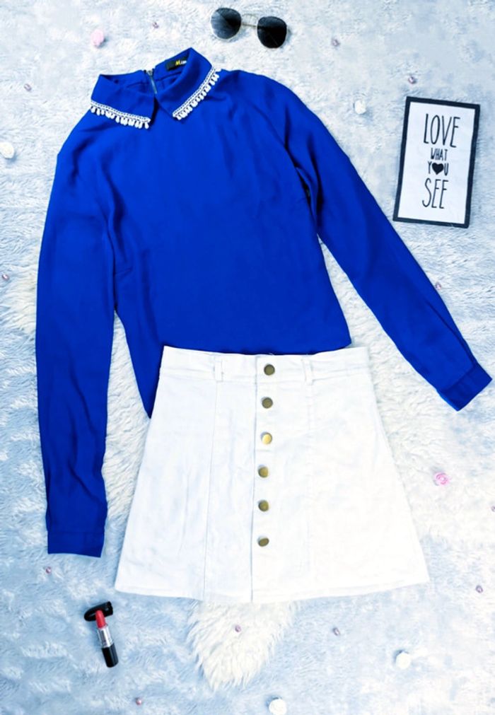 Chemisier bleu roi avec dentelle au niveau du col - T.XS ou T.34 🖤