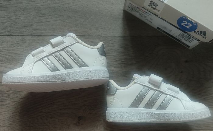 Basket adidas taille 22 - photo numéro 7