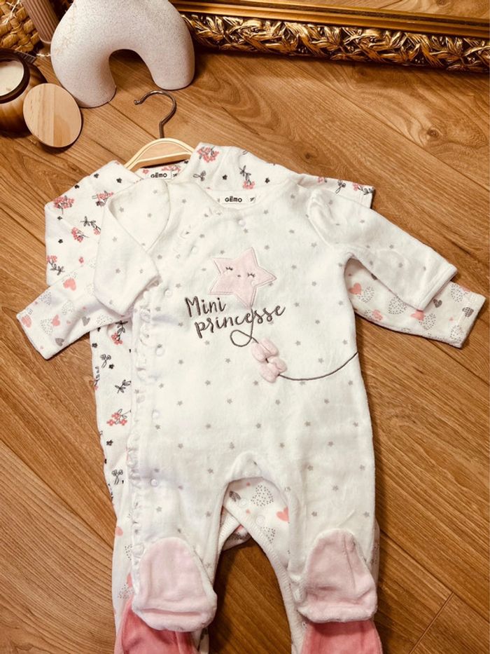 Taille 3 mois lot de 3 pyjamas velours fille Gemo blanc rose * étoiles fleurs cœurs * 🎀 - photo numéro 4