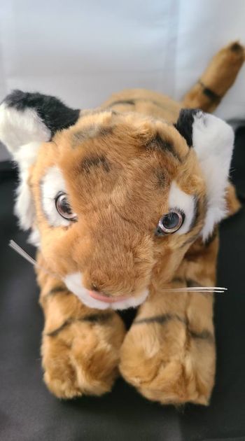 peluche tigre couché très douce neuf