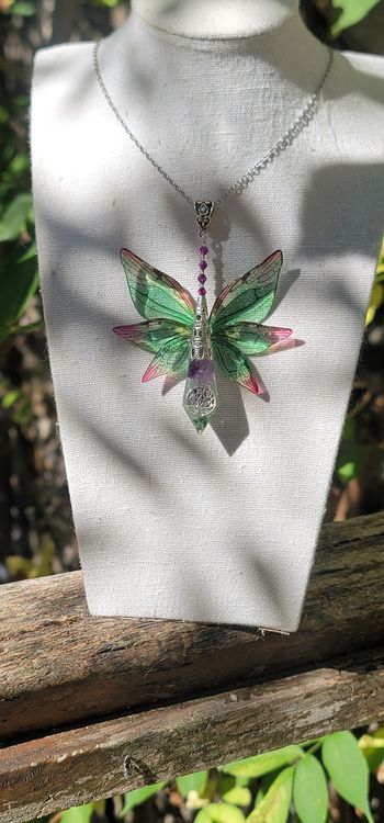 Collier Sagesse et Sérénité pendentif elfique aile papillon