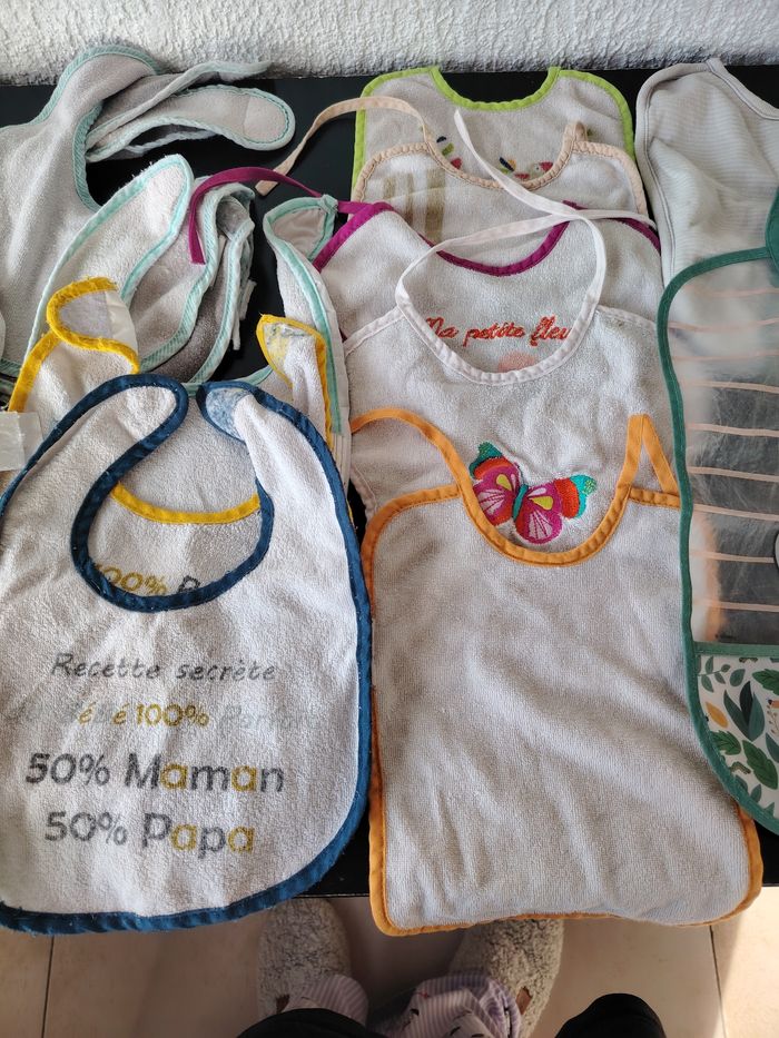 28 bavoirs et 1 bavoir manches longues - photo numéro 4