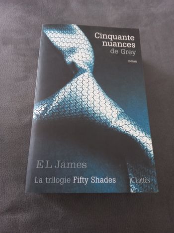 Livre 50 cinquante nuances de grey roman