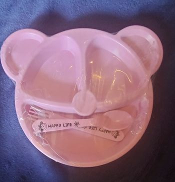 Assiettes + couverts en plastique dur