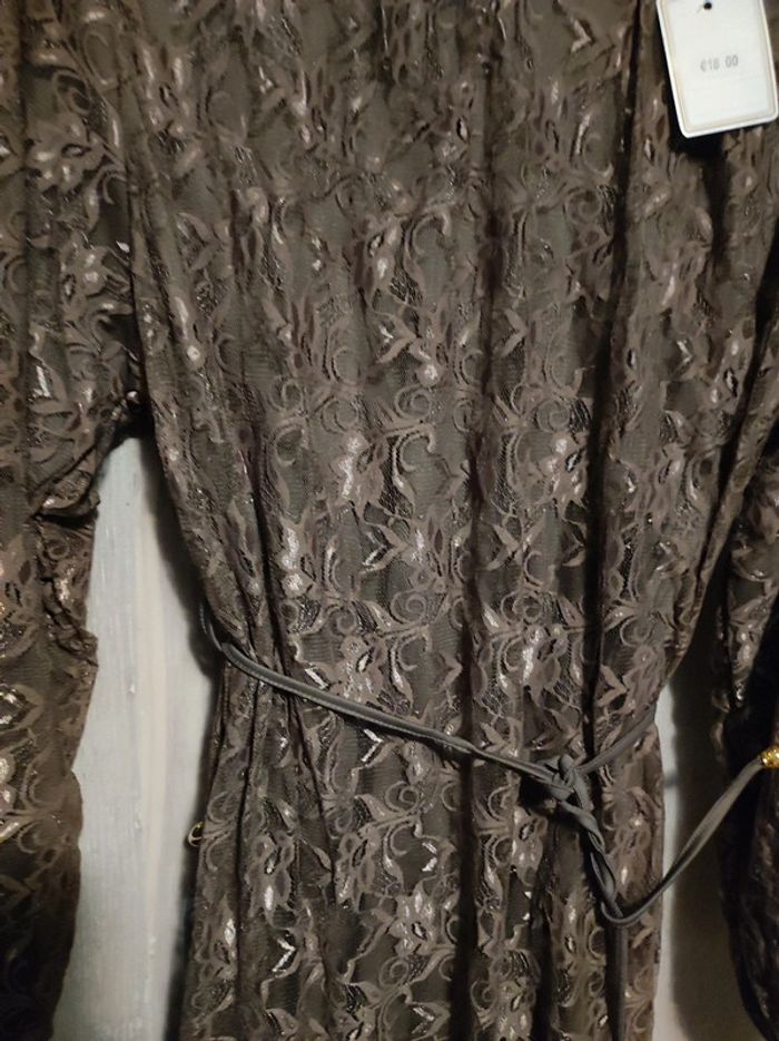 Très belle robe dentelle marron - photo numéro 2