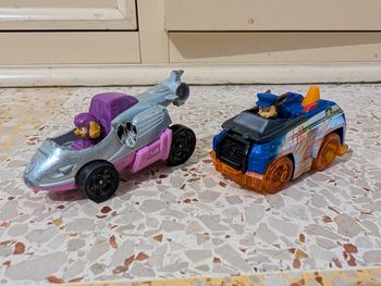 Lot de 2 voitures pat patrouille chase et stella 