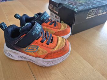 Basket bébé skechers lumineuses pointure 23 