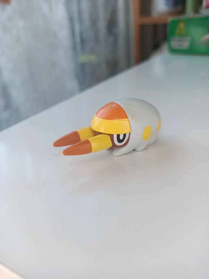 Figurine Pokémon larvibulle