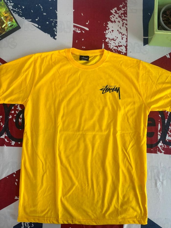 T-shirt Stussy Rework taille M/L jaune moutarde as de pique noir