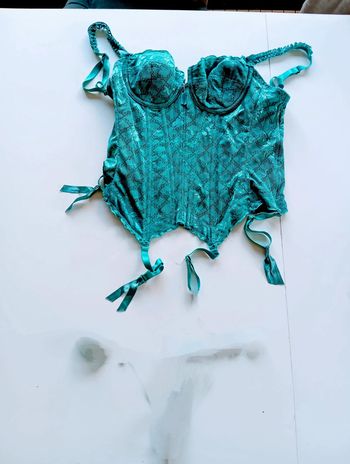 Bustier porte-jarretelles taille 85B
