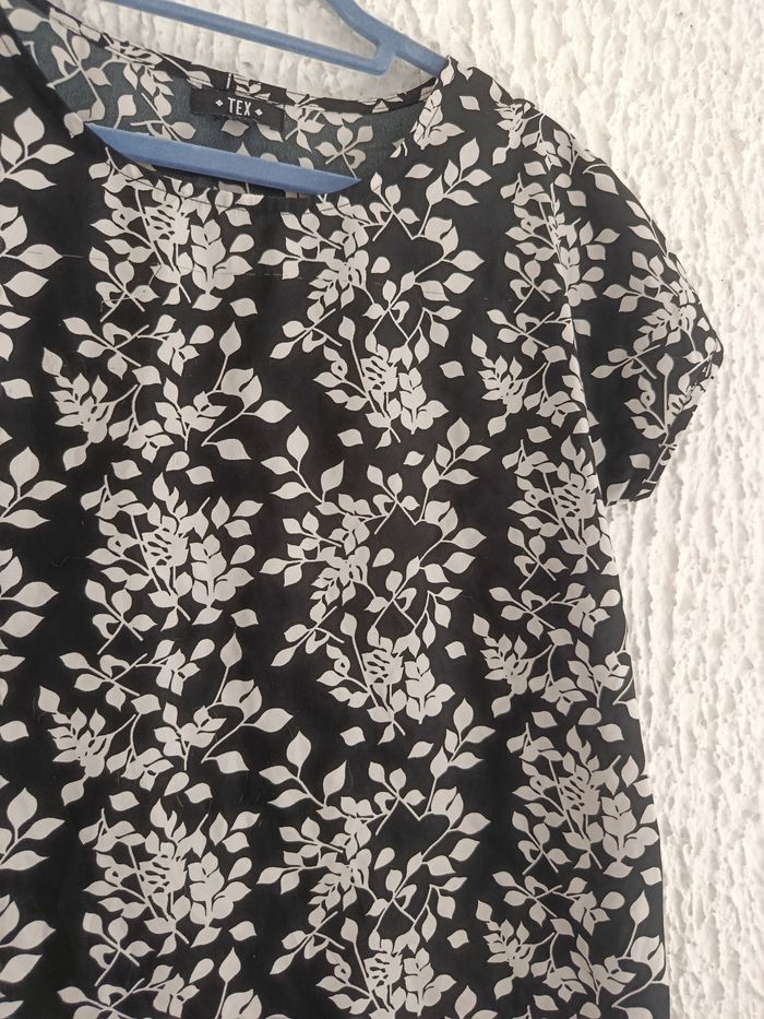Tee-shirt a fleur - photo numéro 2