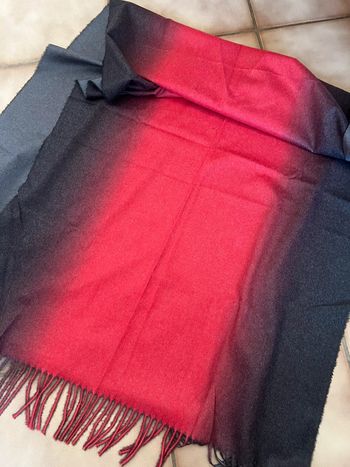 Écharpe bicolore gris et rouge