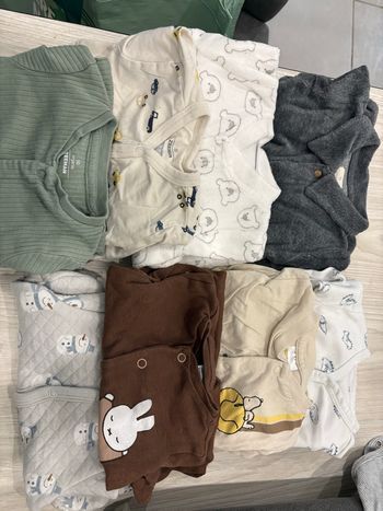 Lot de body et pyjama 