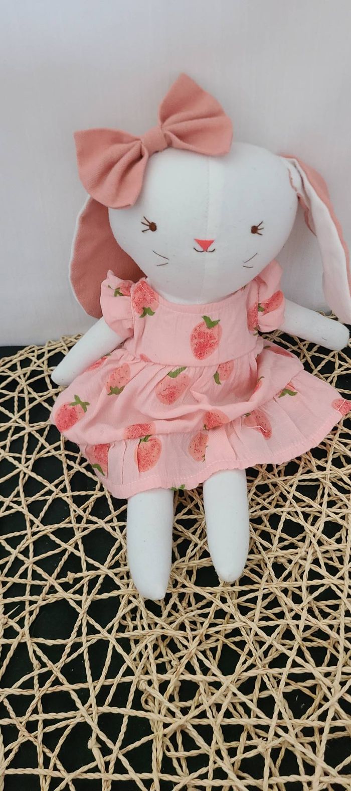 Poupée lapin avec robe fraise rose, poupée ancienne faite main, - photo numéro 4