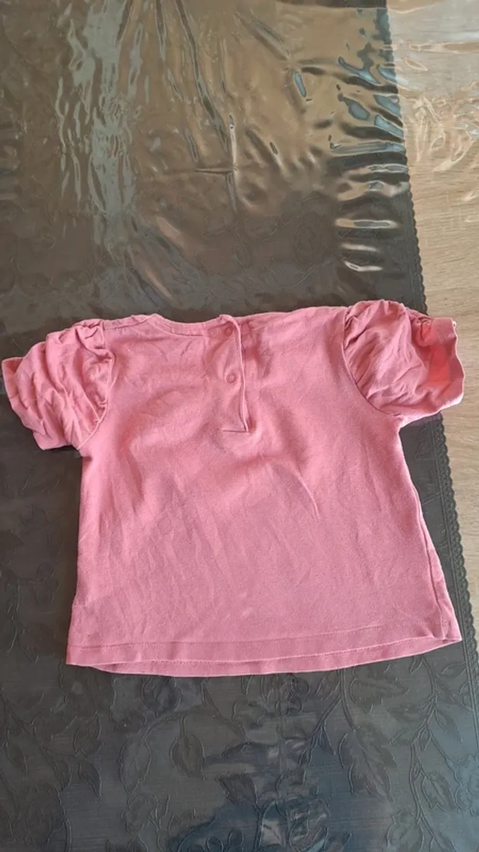 💚T-shirt rose fille avec manches bouffantes et fleurs – 24 mois - photo numéro 3