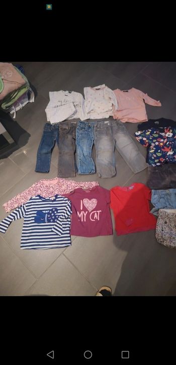 Lot 21 vêtements pour fille taille 24 mois / 2 ans