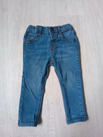 Jeans bleu Kiabi taille 24 mois