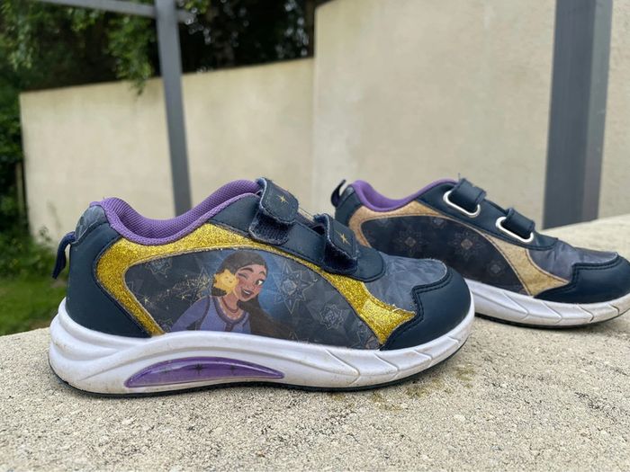 Très belle paire de baskets fille taille 29