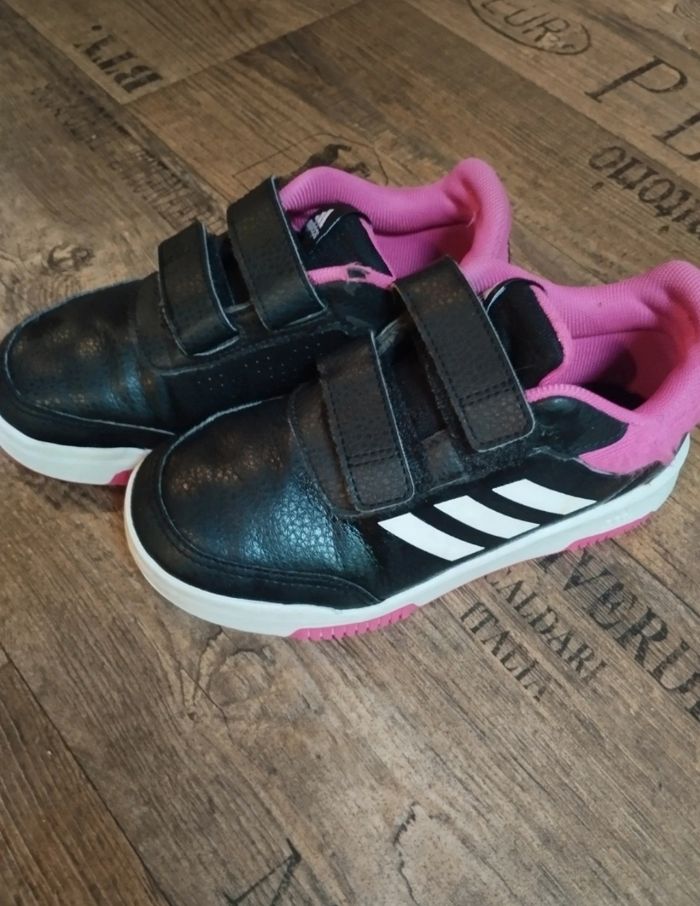 Chaussures de la marque addidas