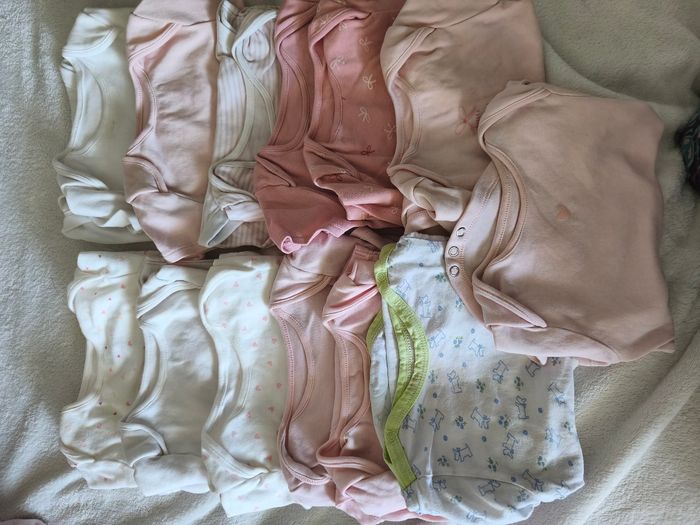 Lot pyjamas + bodies 23 mois / 1 soit 42 pieces - photo numéro 4