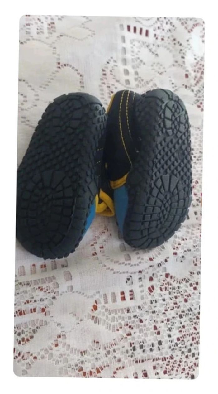 Chaussons Batman enfant - confortables, velcro, neuf, taille 20 - photo numéro 6