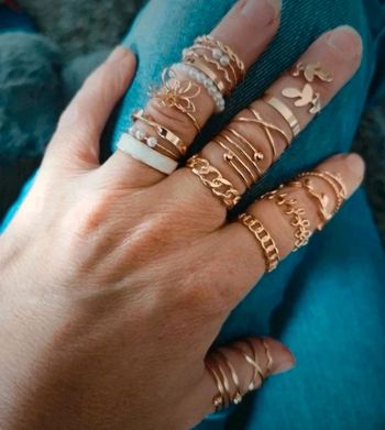 A15 lot de 21 bague doré or tendance diverses taille.neuves