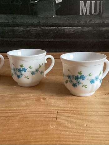 4 Tasses à café motif myosotis  Arcopal 