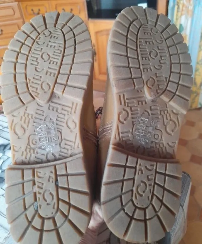 Chaussures montantes  taille 36 - photo numéro 7