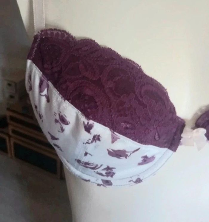 Soutien gorge blanc/ violet taille 95B - photo numéro 2