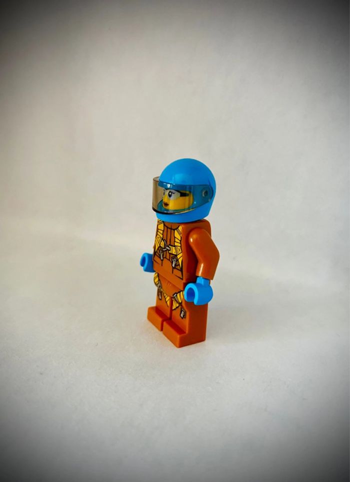 Minifigurine LEGO City - Quadcopter Pilot 2018 CTY0924 - Très bon état - photo numéro 3
