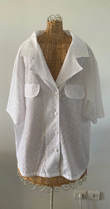 Chemise vintage cousue main blanche avec broderies manches courtes taille M