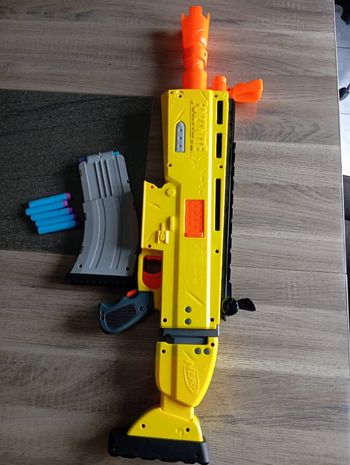Nerf Fortnite Ar-L et fléchettes 