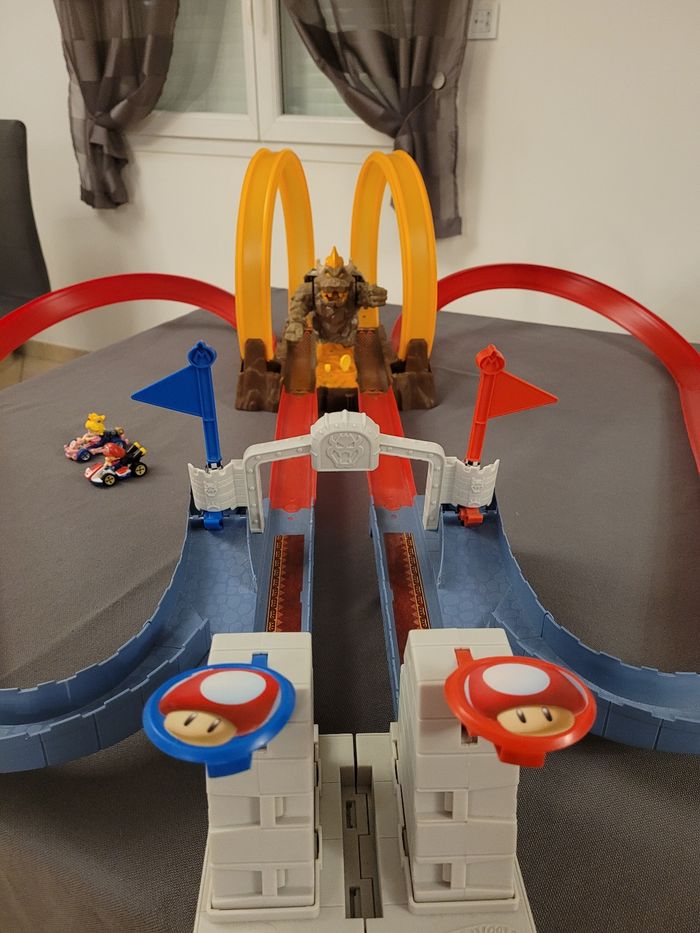 Circuit Hot Wheels - Mario Kart Château de Bowser - photo numéro 2