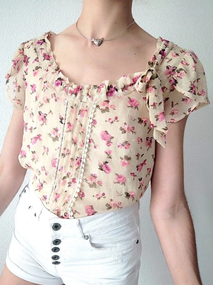 Chemisier bouffant volant écru fleur rose coquette / Vera Moda - 36/S