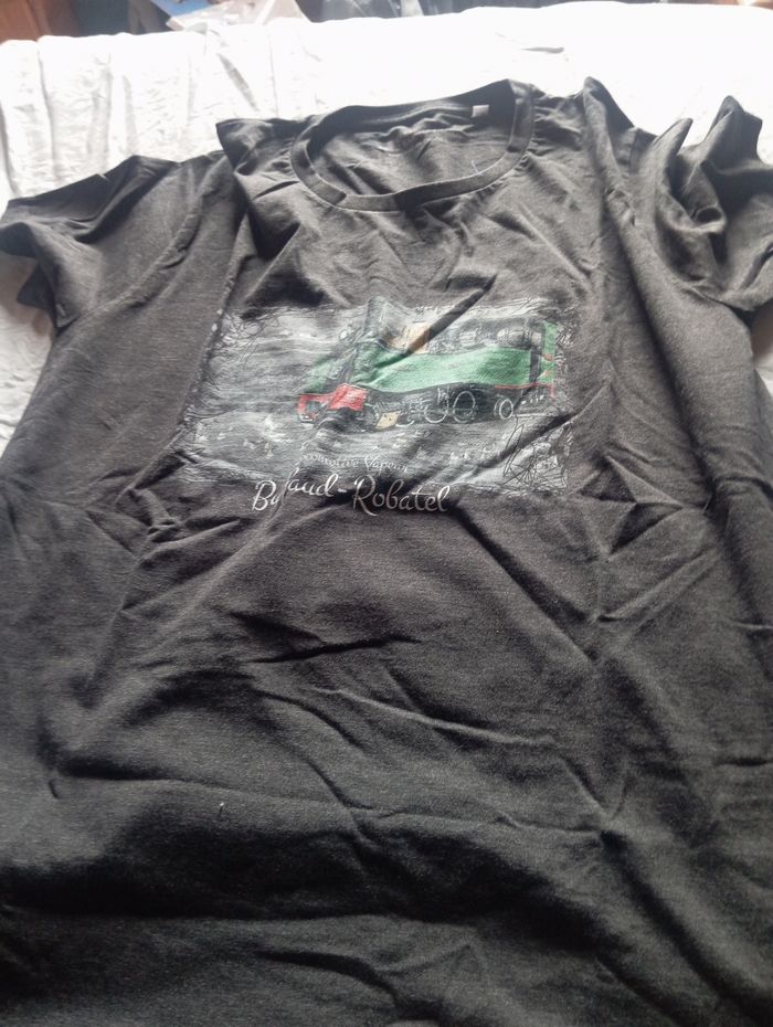 T-shirt court