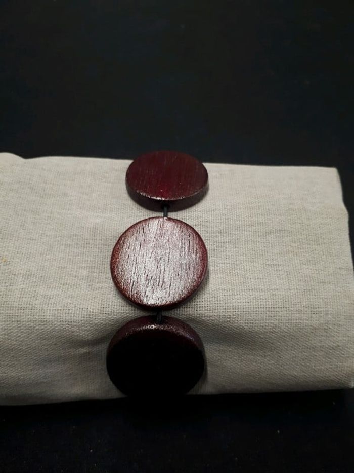 Bracelet en bois bordeaux et marron - photo numéro 3