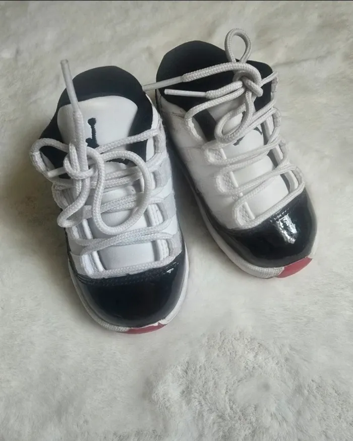 Basket Jordan taille 21